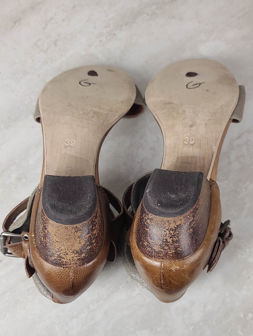 Miz Mooz CALI Distressed Metallic Silver Leather Ankle Wrap Strap Sandals 39 - Picture 14 of 16